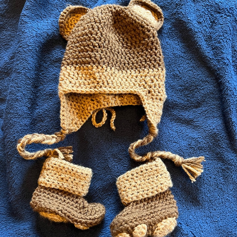 Newborn baby bear hat and booties
